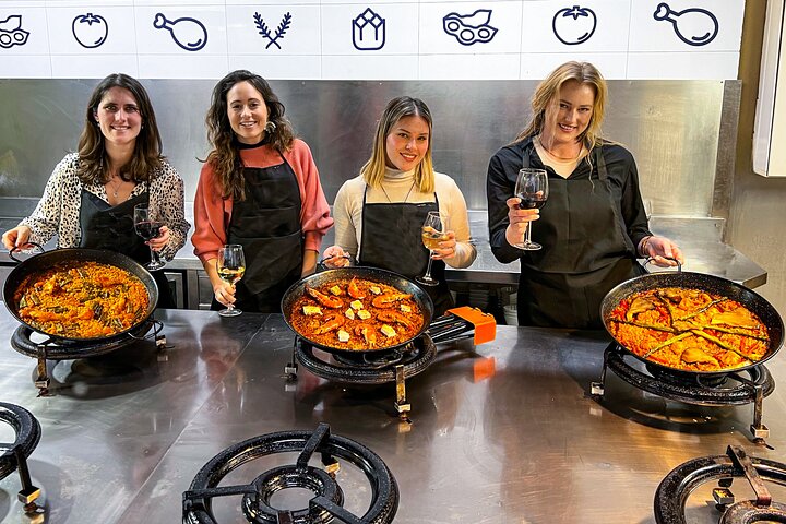 Cours de paella au Mercado Central de Valence avec dégustation de vins