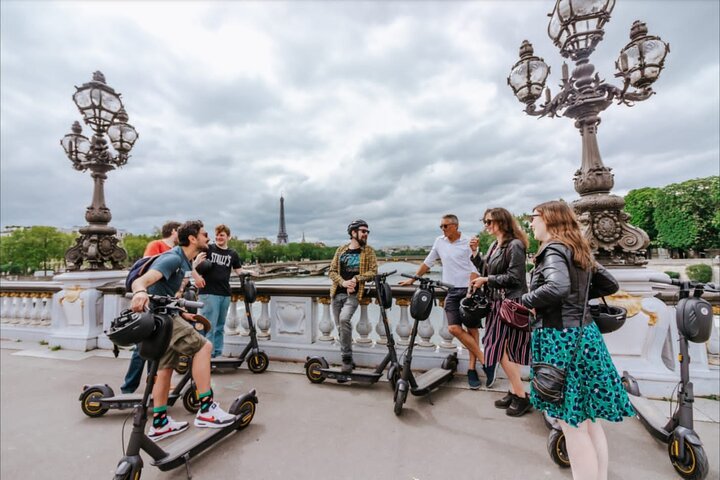 Electric scooter tour Paris Latin Quarter Seine guide