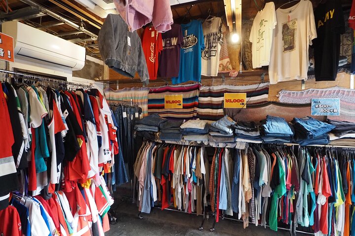 Tour privé vintage shopping et gastronomie locale à Shimokitazawa — Bonus Track et Senrogai