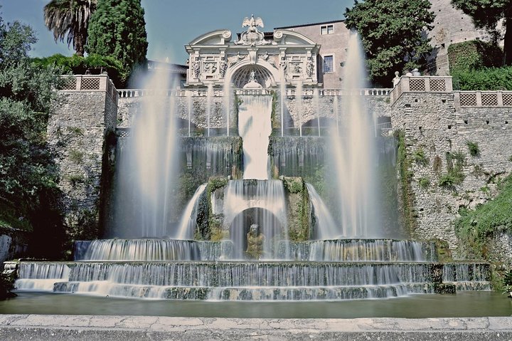 Comfortable coach tour to UNESCO Villa d'Este and Hadrian's Villa from Rome with expert guide