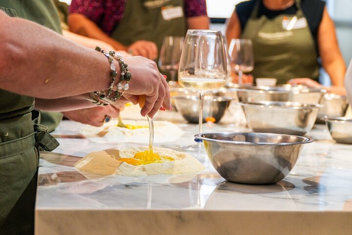 Cours pâtes fraîches premium carbonara tiramisu Rome avec vins sélectionnés