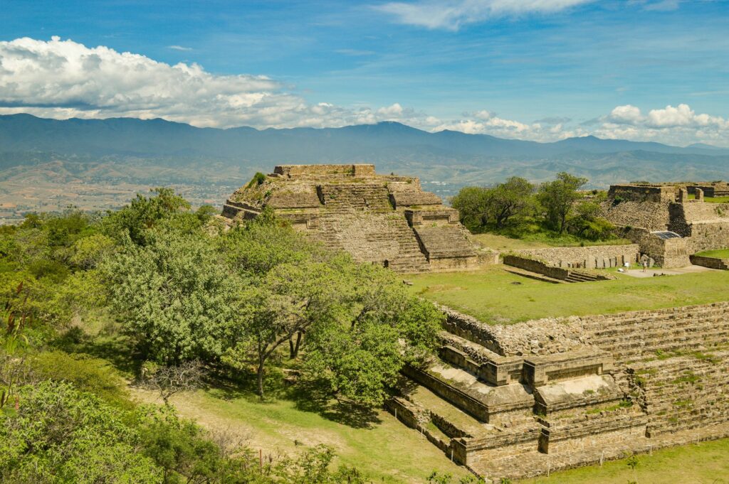 Visite privée de Monte Albán demi-journée — cosmologie zapotèque et tombes rituelles