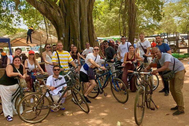 Circuit VTT dans la cité sacrée d'Anuradhapura avec guide local, déjeuner hela bojun traditionnel au Sri Lanka