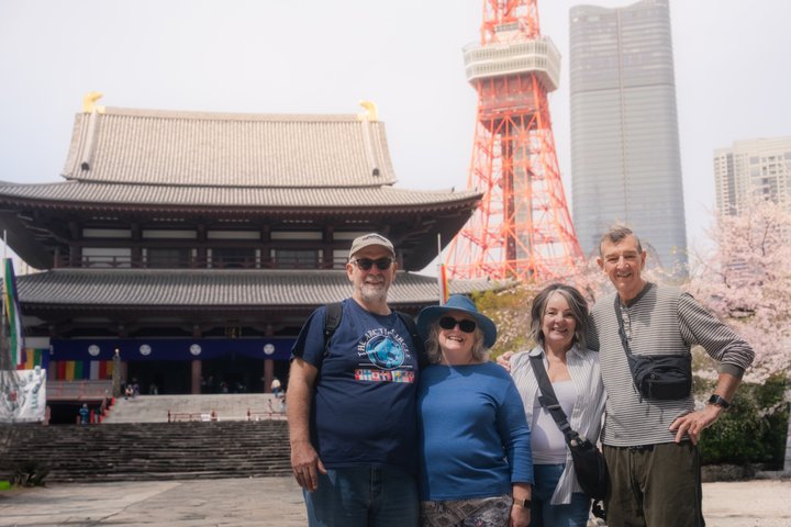 Visite privée personnalisée de Tokyo avec guide Next-Gen — quartiers authentiques incluant Shimokitazawa