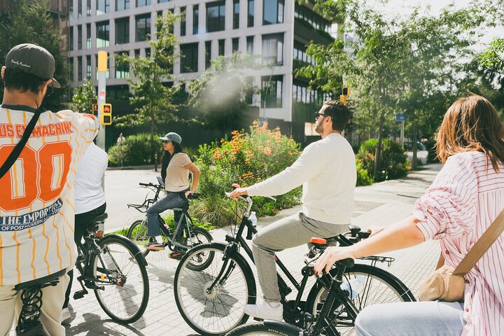 Tour e-bike Gaudí Barcelone Sagrada Familia Park Güell - 5609875P3