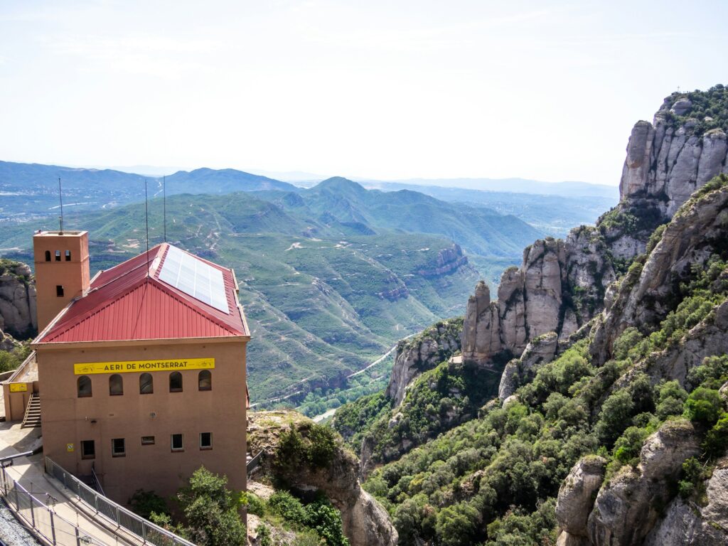 Montserrat avec Madone Noire, cave médiévale, tapas et déjeuner catalan