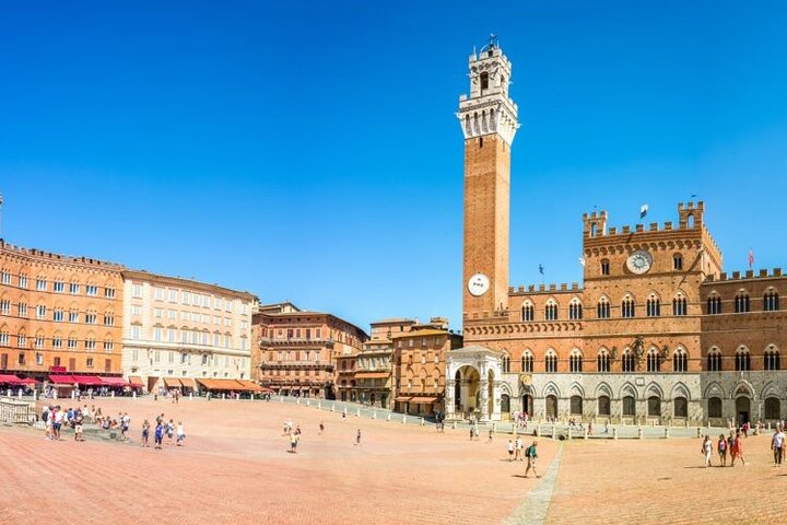 Piazza del Campo de Siena durante una excursion privada desde Florencia con guia conductor