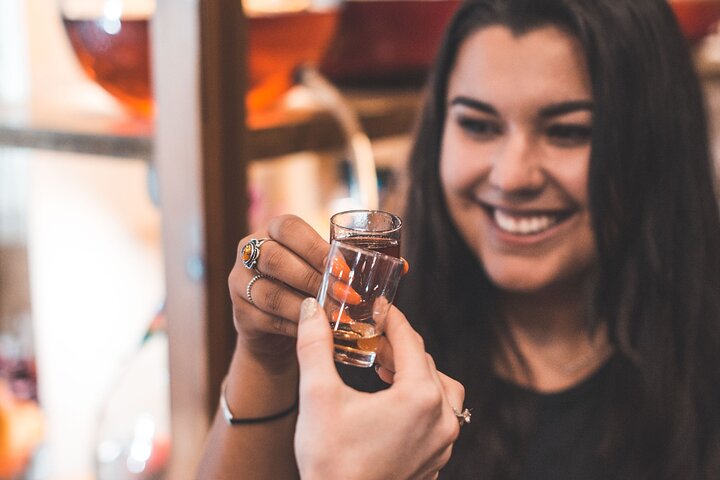 Caves médiévales de Cracovie lors du tour vodka polonaise Żubrówka Chopin dégustation