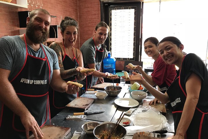 Cours de cuisine 5 plats traditionnels Hanoï avec visite du marché Dong Xuan