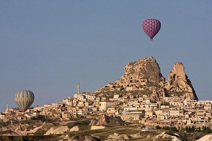 Tour en montgolfière au-dessus des vignes et rochers d'Ürgüp, Cappadoce, certificat et champagne inclus