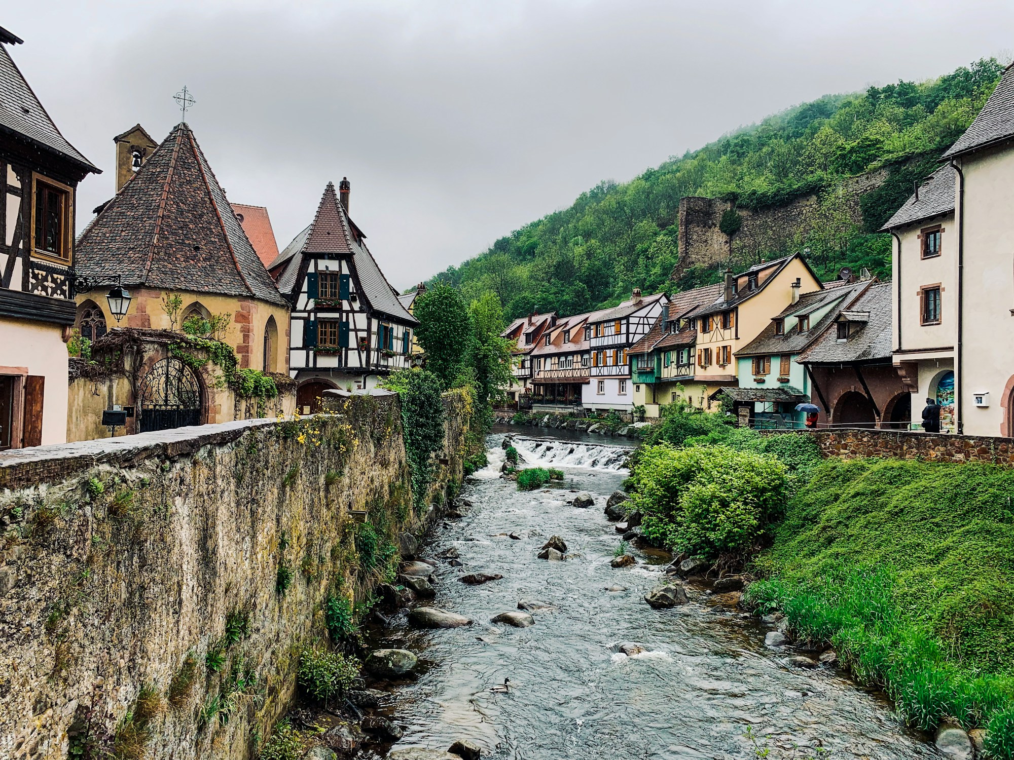 Village médiéval enneigé de la Route des Vins d'Alsace, Riquewihr et Kaysersberg