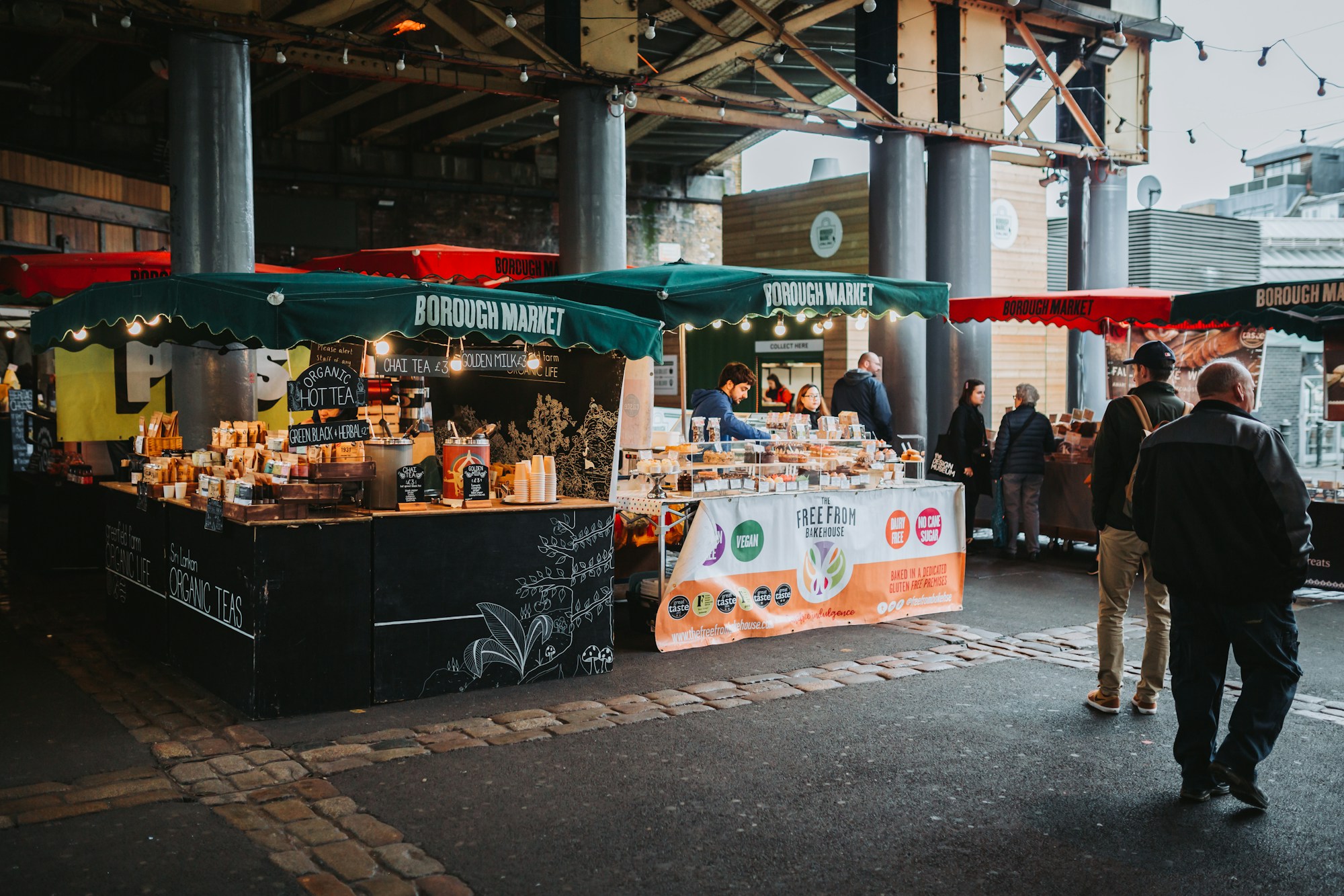 Marché de Tooting avec stands de street food multiculturelle à Londres