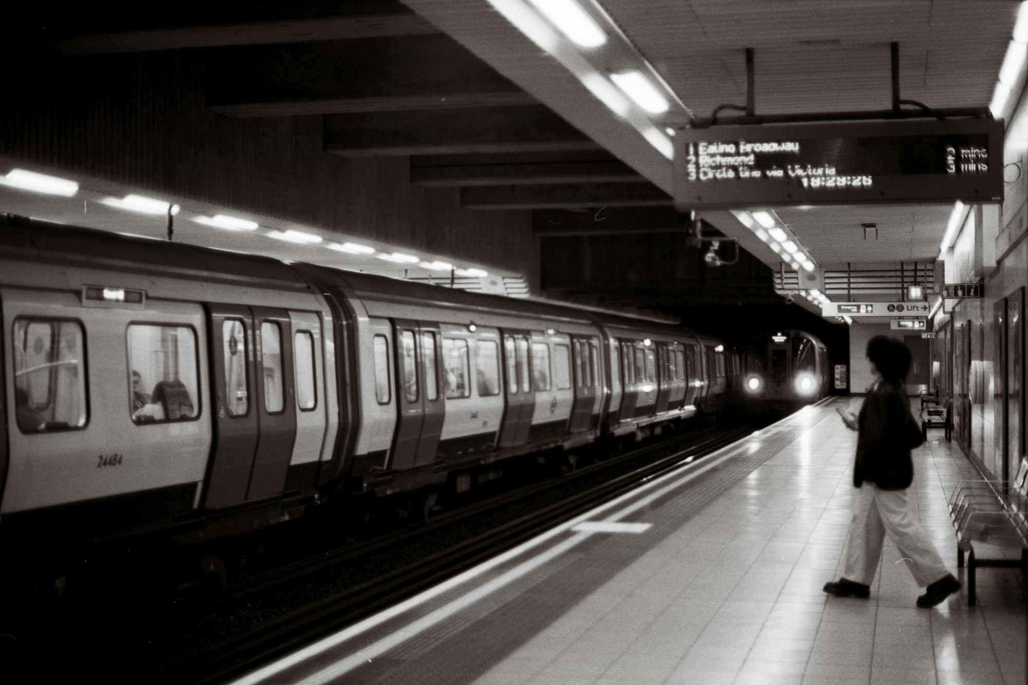 Station de métro District Line à Londres, accès direct à Wimbledon Park depuis le centre-ville