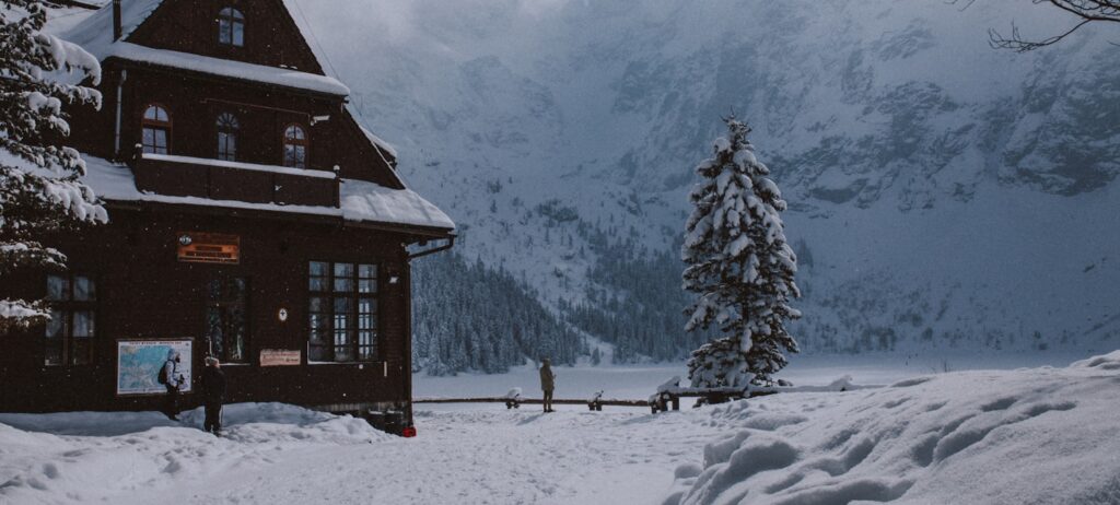 Bains thermaux de Chochołów dans les Tatras polonaises en hiver avec vue sur les montagnes