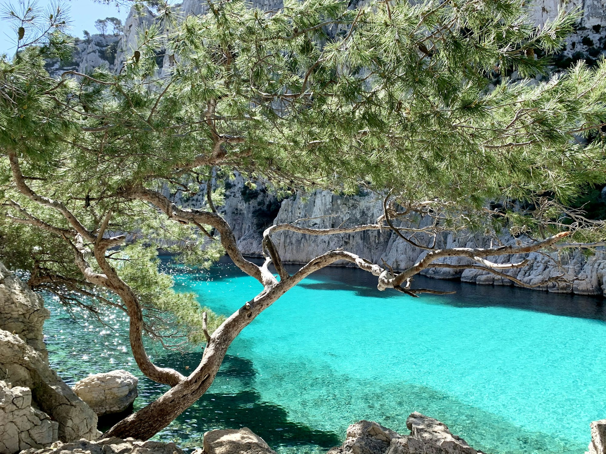 Die Calanque de Sugiton vom Wanderweg im Nationalpark Calanques aus betrachtet