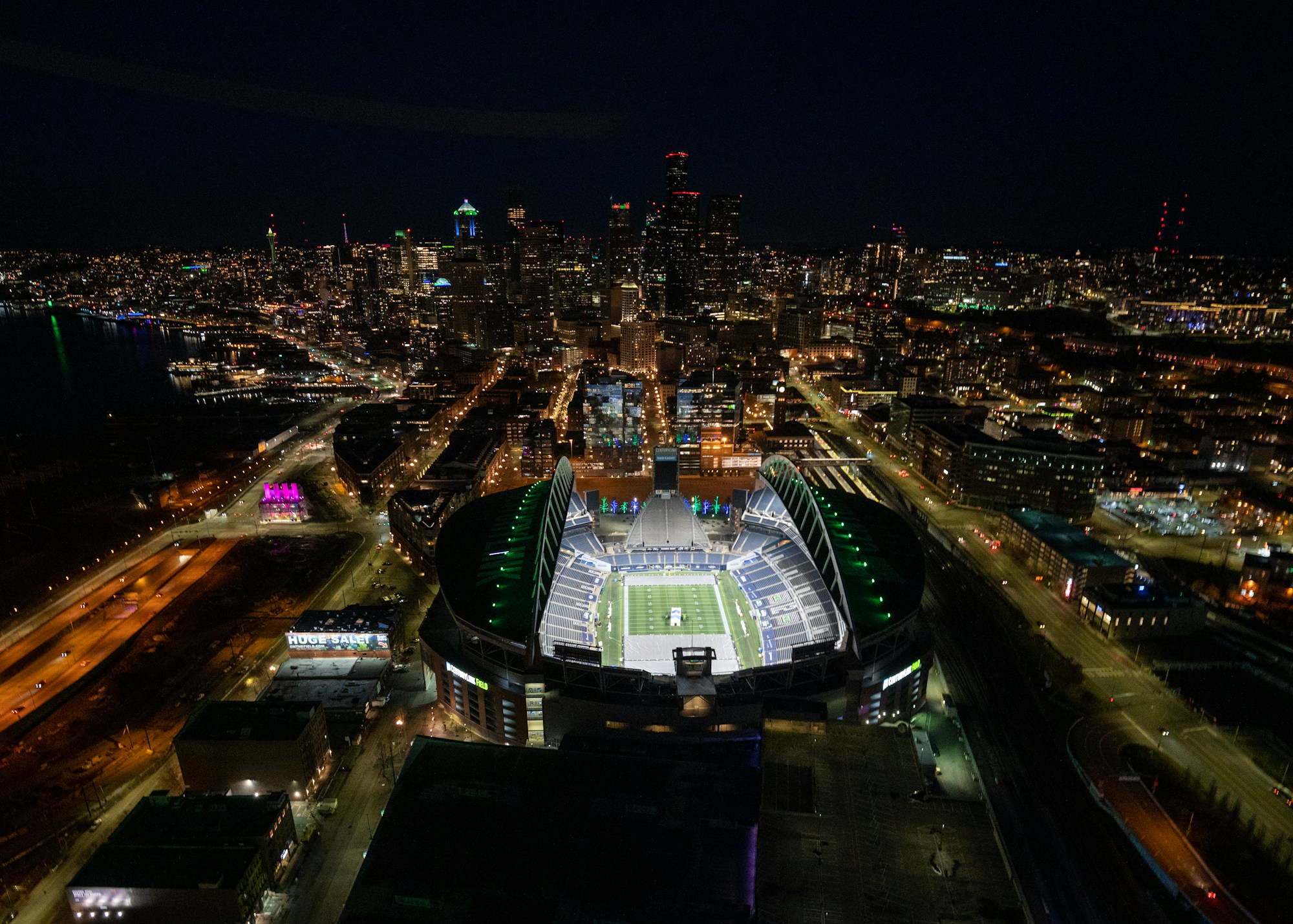 Vue aérienne du MetLife Stadium illuminé, site de la finale CDM 2026 le 19 juillet