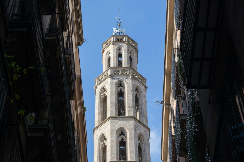 Santa Maria del Mar entre deux balcons barcelonais - El Born