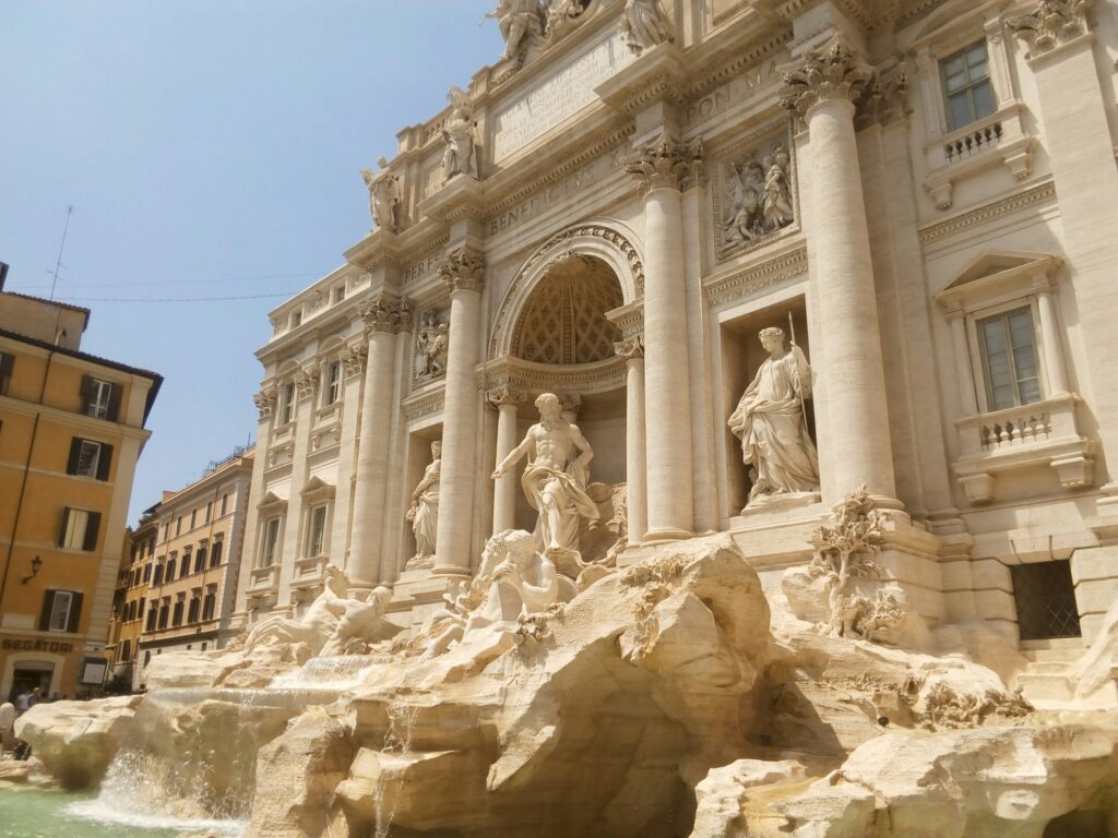 Façade de la Galerie Borghèse à Rome entourée des jardins de la Villa Borghèse
