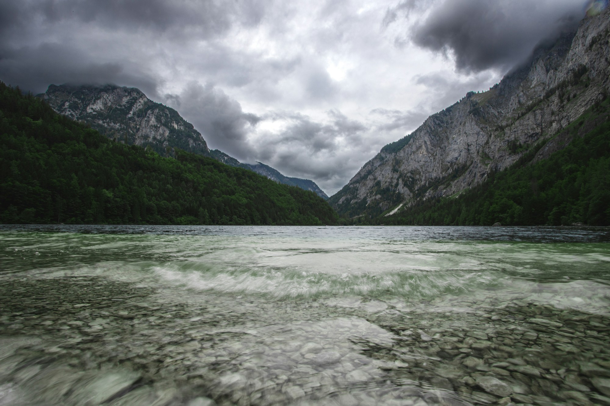 Paysage de vallée alpine en Styrie, région du Red Bull Ring