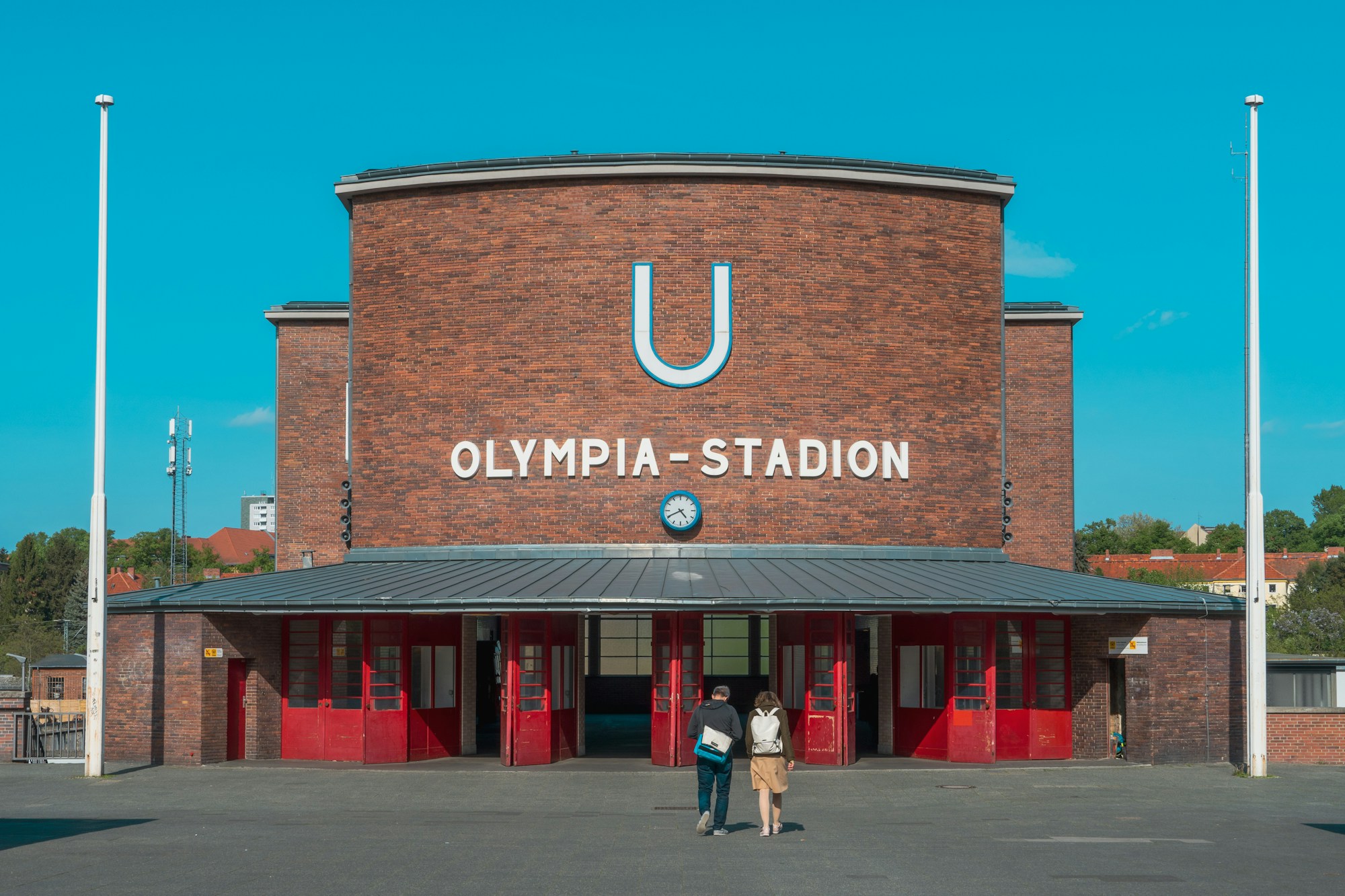 U-Bahn-Station Olympia-Stadion in Berlin, Hauptzugang zum Olympischen Komplex und zum Lollapalooza Festival