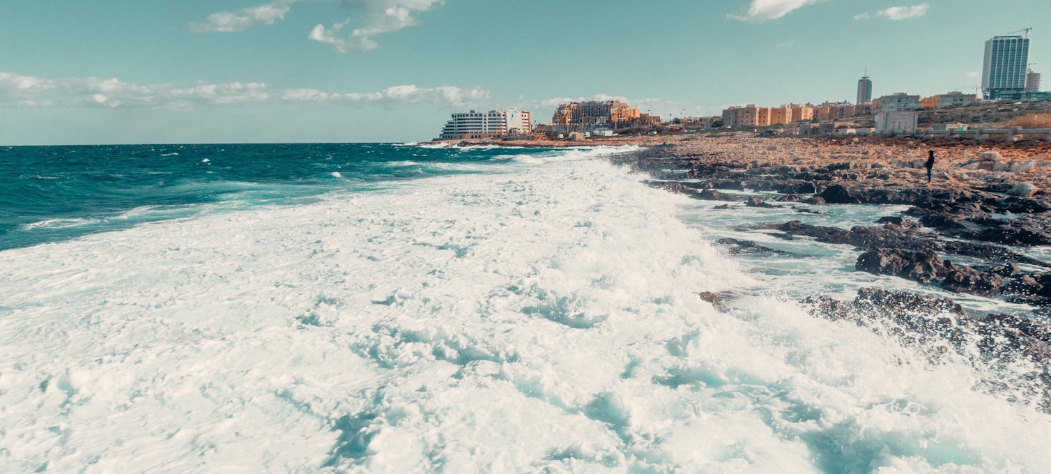 Ferry Malte-Gozo traversant la Méditerranée, transport essentiel pour l'itinéraire 3 jours