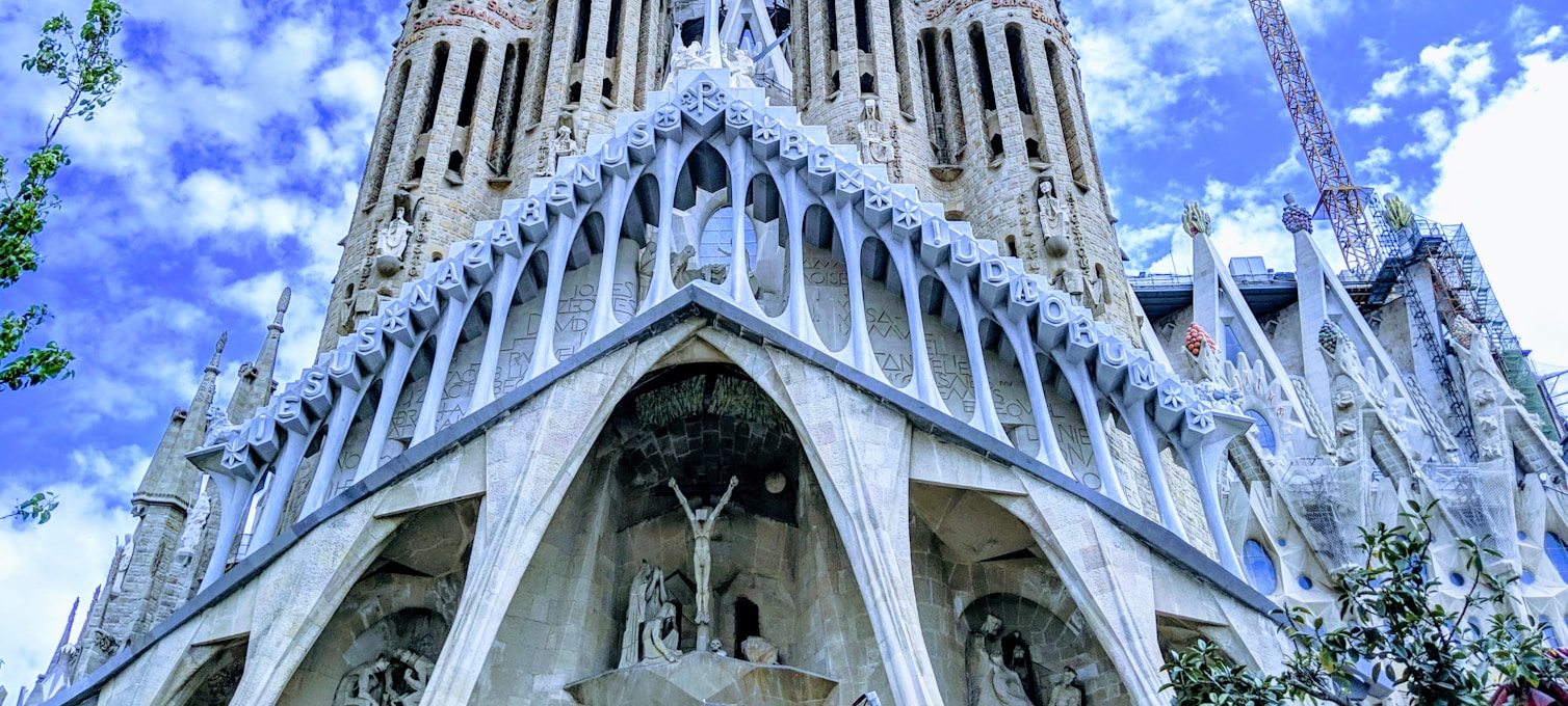 La Sagrada Familia et ses tours emblématiques à Barcelone