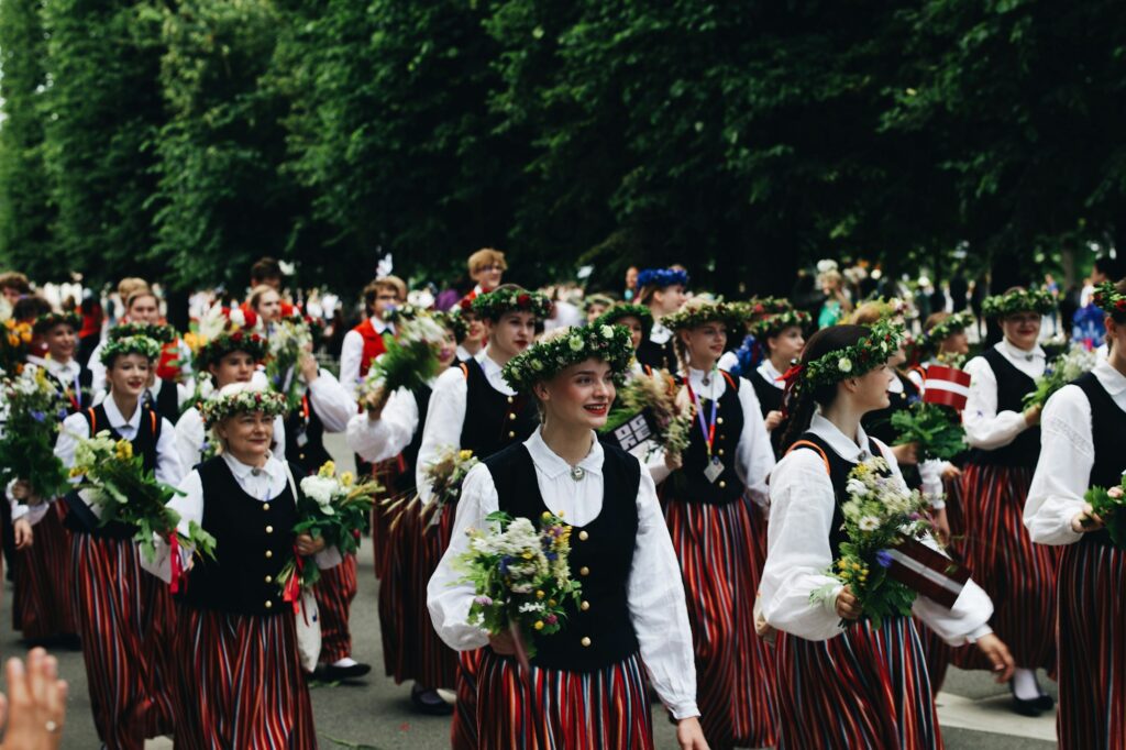 Le Schützenausmarsch de Hanovre, le plus long défilé de fête populaire du monde, avec des milliers de participants en costume traditionnel