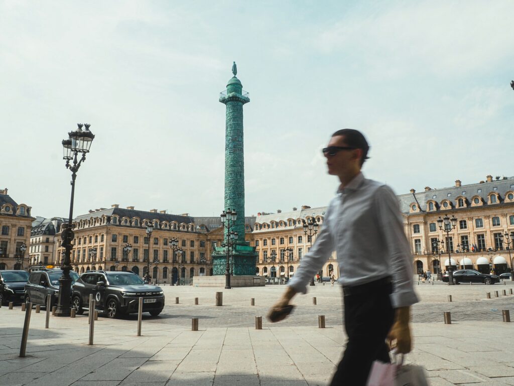 Soldes d'été 2026 en Europe - shopping luxe Paris Milan Madrid Londres