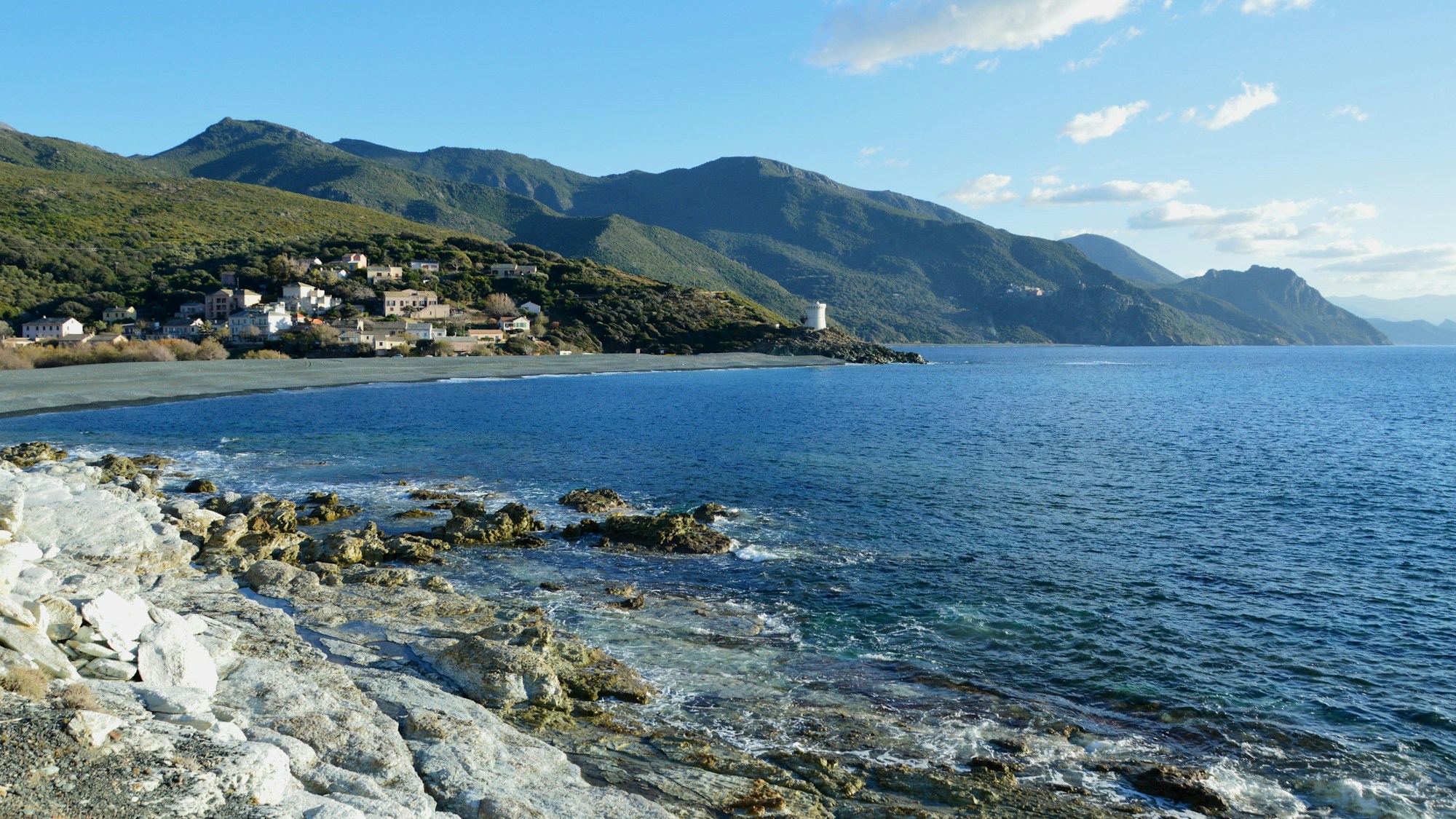 Collioure sur la Côte Vermeille, Languedoc, village coloré et mer Méditerranée