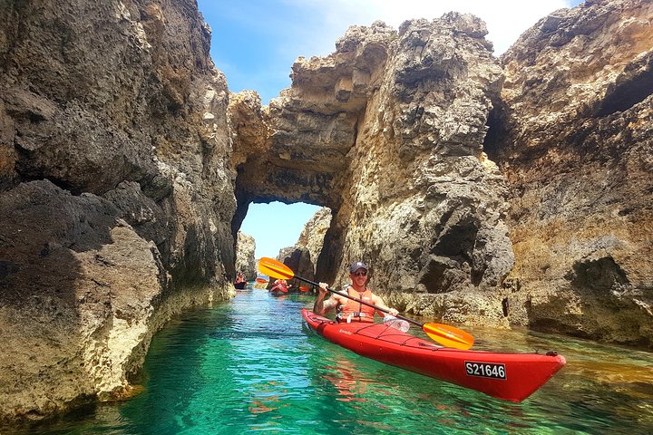 Kayak en mer vers l'île de Comino et le Blue Lagoon depuis Gozo, Malte