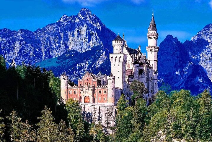 Tour privado early-bird Neuschwanstein antes de las multitudes Mercedes desde Múnich