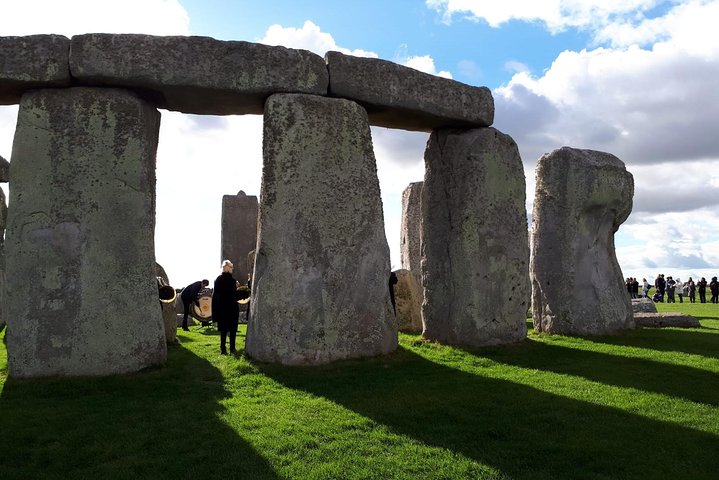 Privater Stonehenge-Innenkreis bei Sonnenaufgang mit Bath-Besuch