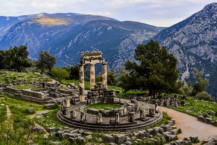 Visite privée Mercedes Delphes et Arachova depuis Athènes — 252209P11