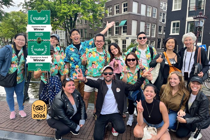 Dégustation de spécialités néerlandaises lors du food tour gastronomique d'Amsterdam avec 10 dégustations