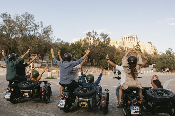 Visite privée VIP Acropole Athènes et quartier Plaka en side-car vintage