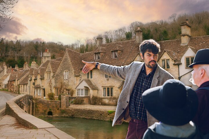 Village de Castle Combe dans les Cotswolds, maisons en pierre dorée
