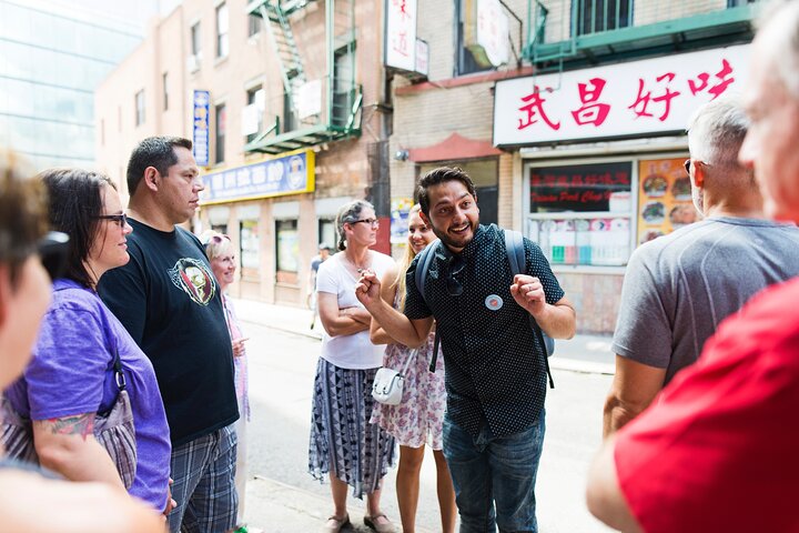 Tour culinaire et historique de Chinatown NYC classé numéro 1 par Foods of New York Tours, dim sum et herboristeries centenaires