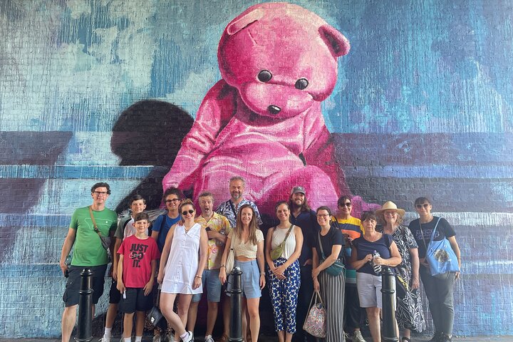 Shoreditch Street Art private tour — bespoke visit for families, groups and corporate teams