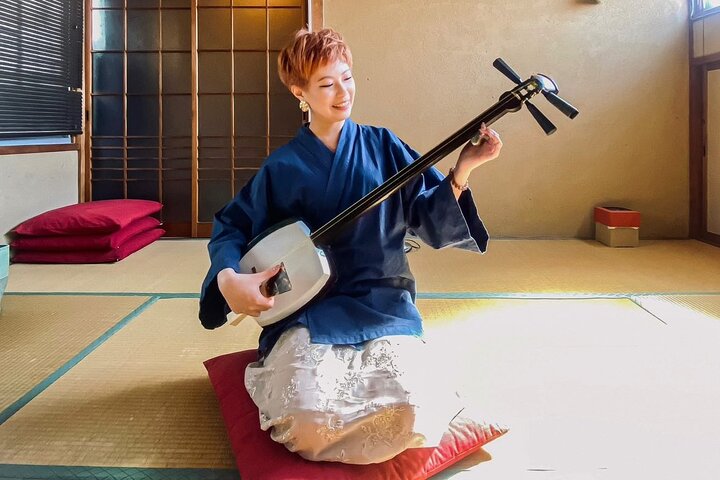 Privater Shamisen-Kurs in einer Gasse von Gion in Kyoto – 480612P1