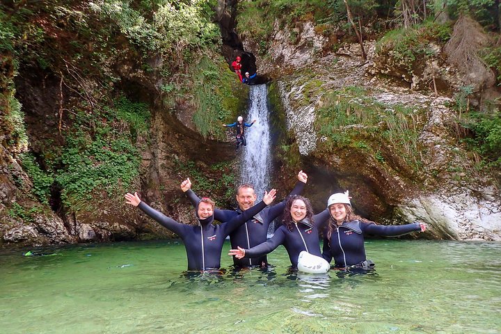 Canyoning Bled Slovénie canyon rivière alpine rappel saut bassin naturel