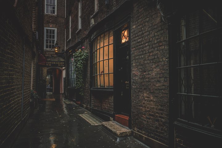 Victoria Street nella Città Vecchia di Edimburgo, passeggiata Harry Potter sulle orme di JK Rowling