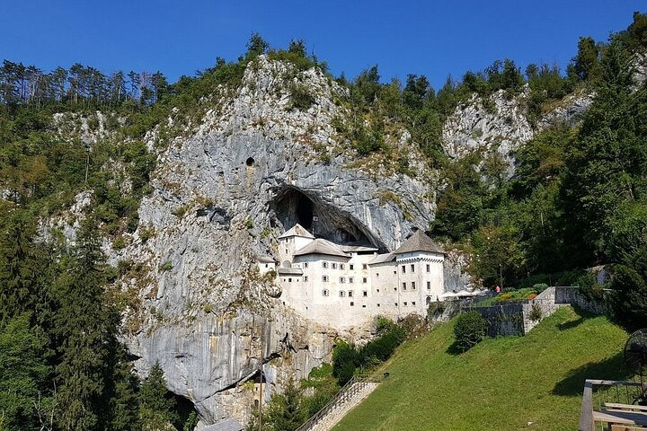 Visite petit groupe Postojna château Predjama depuis Ljubljana transfert inclus
