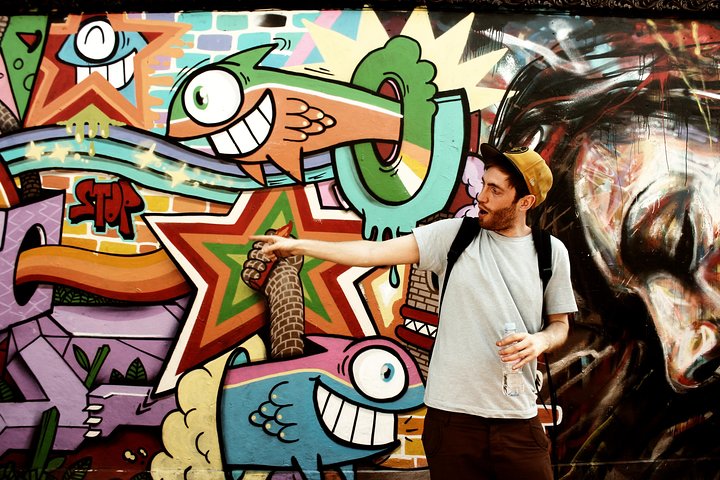 Shoreditch spray painting workshop — street art tour and hands-on graffiti class in London