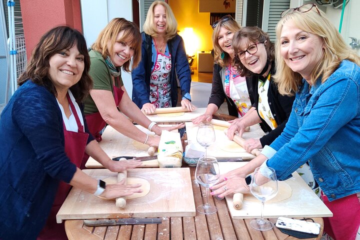 Cours de pâtes toscanes avec chef Cinzia à Florence pici tagliatelle maison