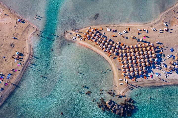 Plage rose d'Elafonisi en Crète lors d'une excursion privée depuis La Canée
