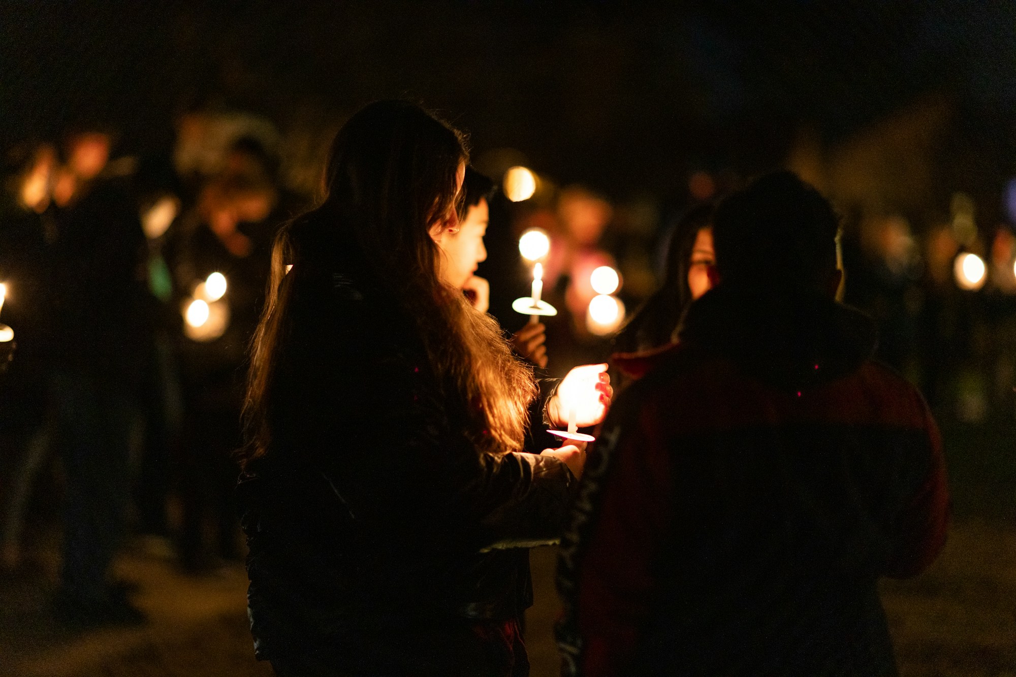 Kerzenwache in der Nacht, besinnliche Stimmung nahe der Candlelight Vigil von Graceland