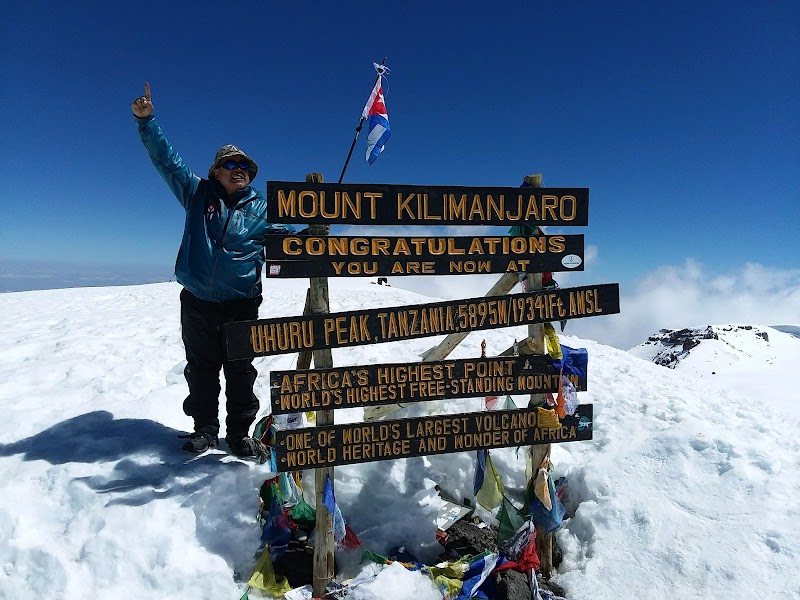 Ascension Machame J6 : sommet Uhuru Peak 5895 m – Uhuru Peak (sommet), parc national du Kilimandjaro (photo 2)