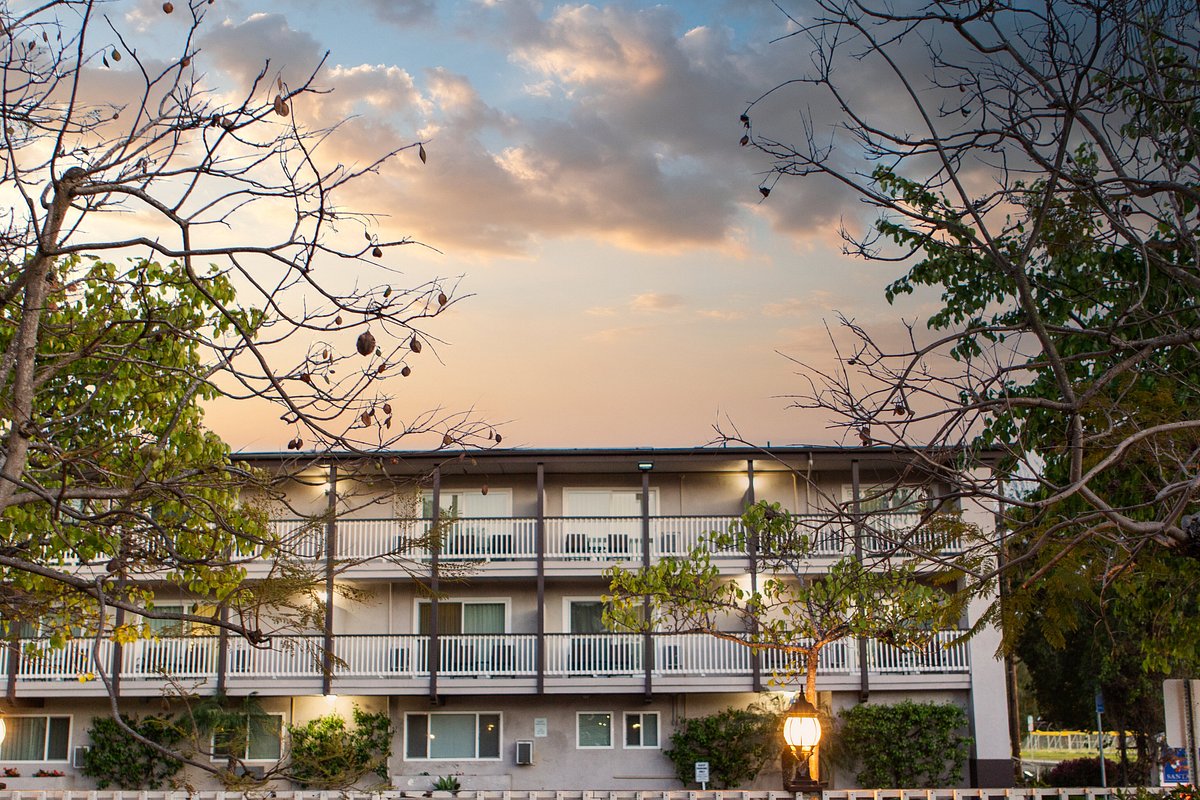 Avania Inn of Santa Barbara – 128 Castillo St (photo 1)