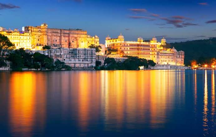 Balade en bateau sur le lac Pichola – Pichola, Udaipur, Rajasthan 313001, India (photo 3)
