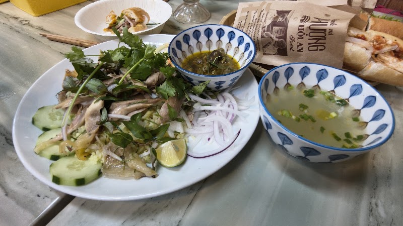 Bánh Mì Phượng – 2b Đ. Phan Chu Trinh, Hội An, Đà Nẵng 560000, Vietnam (photo 3)